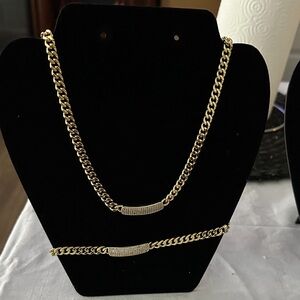 Elegant Gold Necklace and Bracelet Set